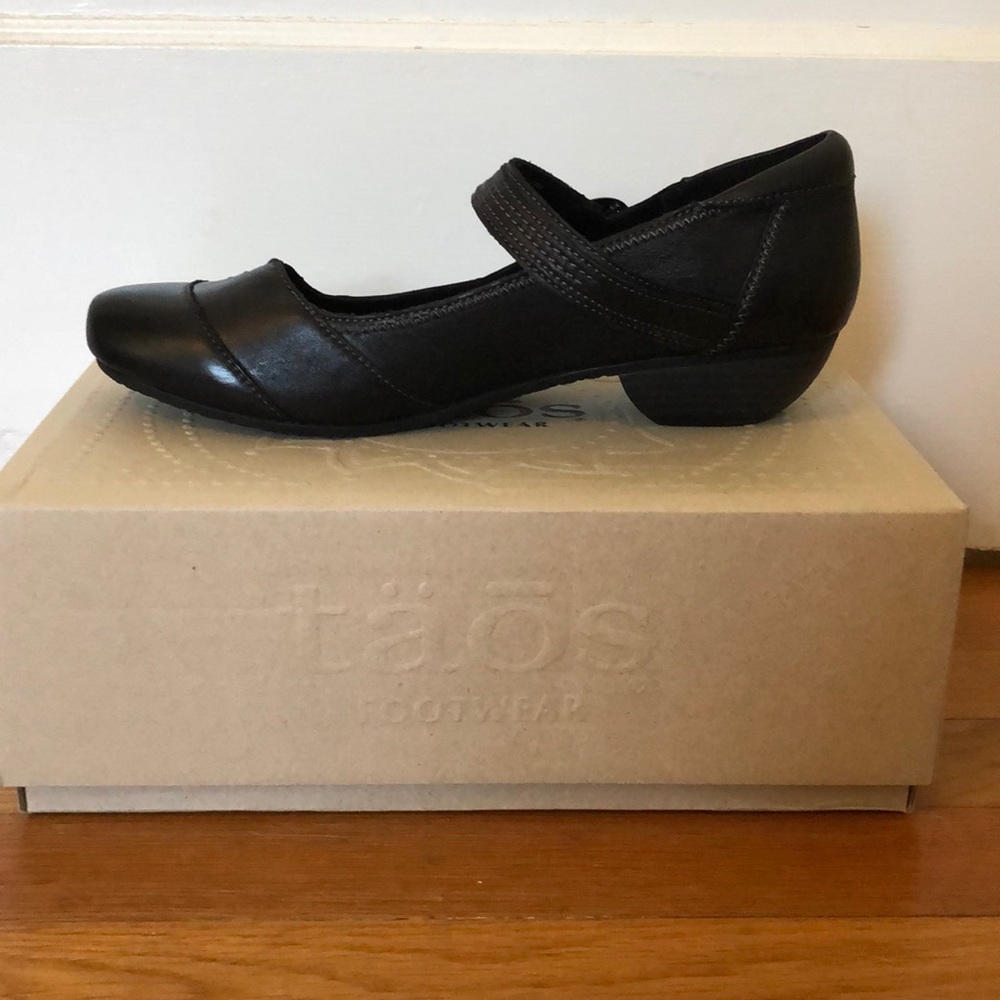 Black taos shoes! Size 10 Wide